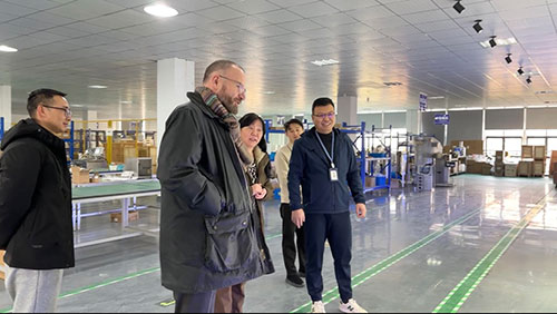 阿泰细实地考察