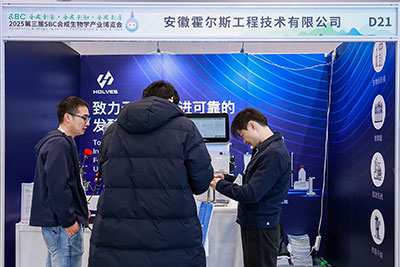 jinnianhui官网团队与客户交流